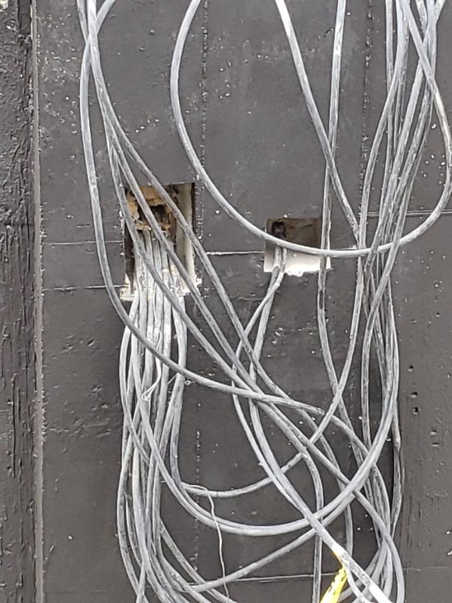 878